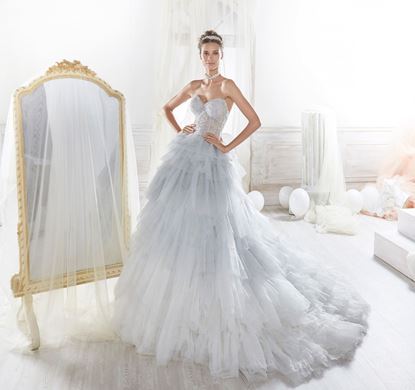 Imagen de Vestido de novia estilo princesa REGINA volantes y tul